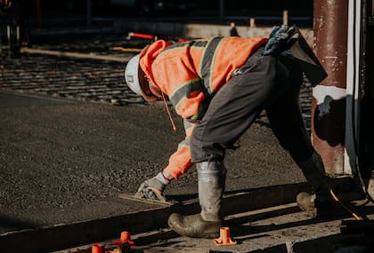 Un ciudadano ecuatoriano reveló que en los meses de verano (boreal) puede llegar a ganar hasta US$4000 mensuales en el área de la construcción en Newark