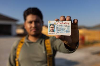 Un ciudadano estadounidense demandó al DHS y a ICE tras ser arrestado dos veces durante redadas migratorias en Alabama