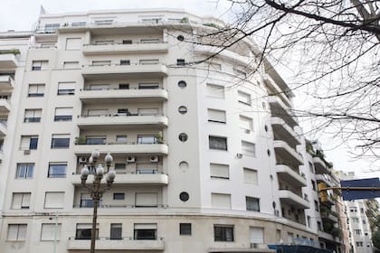Un clásico del racionalismo, el edificio del Estudio Pater y Morea en Alvear y Libertad.