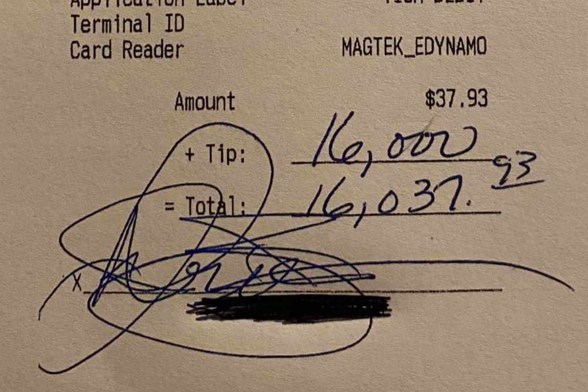 Un cliente dejó 16.000 dólares de propina después de consumir productos por menos de 40; la mesera admitió que "nunca pensó que le pasaría algo así”