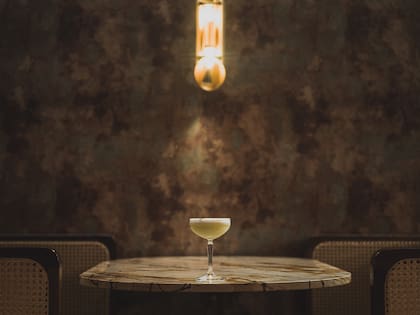 Un cóctel de coco, cilantro y lima