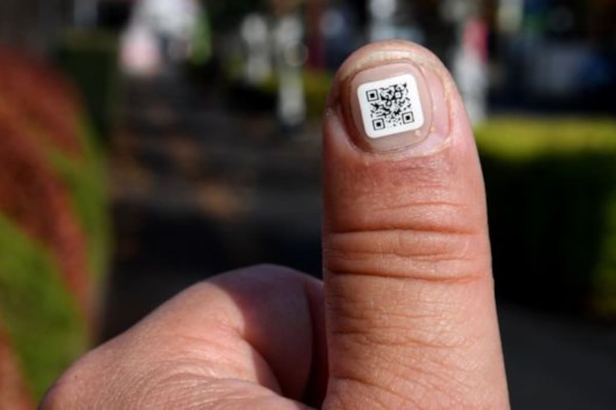 Un código QR con la información de contacto de emergencia de la persona portadora