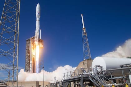 Un cohete Atlas V puso en órbita el lunes 28 de abril los primeros 27 satélites del Proyecto Kuiper, con el que Amazon competir con Starlink en la provisión de internet satelital