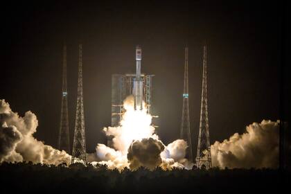 Un cohete con la nave de carga Tianzhou-2 despegó rumbo a la nueva estación orbital de China desde el Centro de Lanzamientos Espaciales en Wenchang, en el sur de la provincia de Hainan, en China, el sábado 21 de mayo de 2021