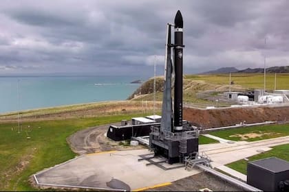 Un cohete de Rocket Lab a punto de partir rumbo al espacio