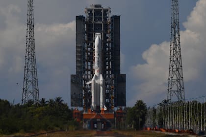 Un cohete Long March-5, que transporta un orbitador, un módulo de aterrizaje y un rover como parte de la misión Tianwen-1 a Marte, despega del Centro de Lanzamiento Espacial Wenchang en la provincia china de Hainan el 23 de julio de 2020