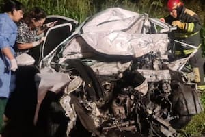 Un colectivo y un auto chocaron de frente entre Simbolar y San José de la Dormida en el norte cordobés