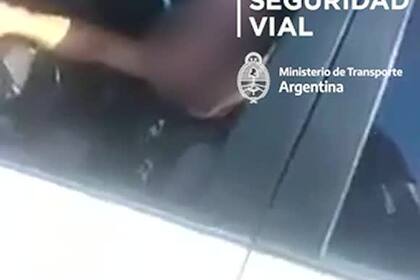 Un comisario fue sumariado y desplazado del cargo por intentar "chapear" en un control de tránsito