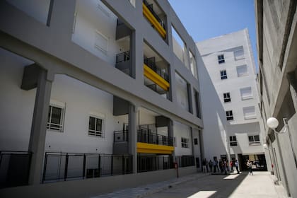 Un complejo de departamentos de Barracas recibirá a la mitad de las familias