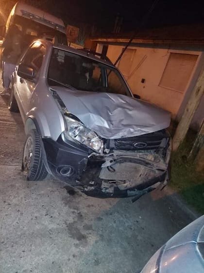 Un conductor abordo de una camioneta chocó a dos motociclistas en Monte Grande
