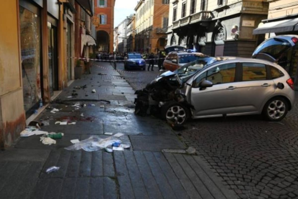 Un conductor arrolló a una multitud en Módena, Italia