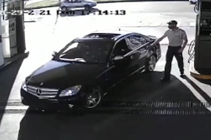 Un conductor de un Mercedes Benz, que tenía que pagar $2000 de nafta, huyó sin abonar