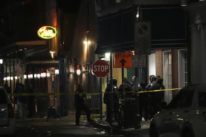 Un conductor de una camioneta que según las autoridades estaba "empecinado en causar una masacre" atropelló a una multitud de peatones en el bullicioso barrio francés de Nueva Orleans