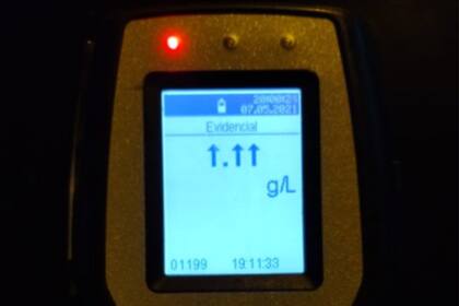 Un conductor en Santa Fe "rompió" el alcoholímetro y la imagen fue compartida en Twitter