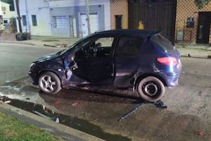 Manejaba a alta velocidad, atropelló a un repartidor que circulaba con su moto y lo mató