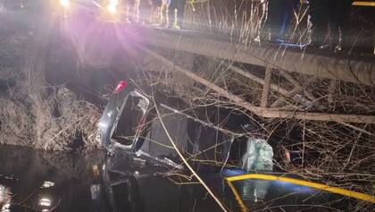 Un conductor perdió el control, cayó a un canal de riego y su hijo de 4 años fue arrastrado por el agua