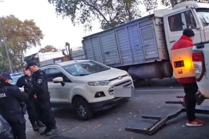 Un conductor tomó tanto alcohol que se quedó dormido en un semáforo