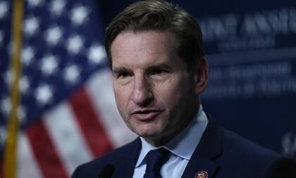 Un congresista poco conocido de Minnesota desafía a Biden en las primarias demócratas, el Representante Dean Phillips de Minnesota