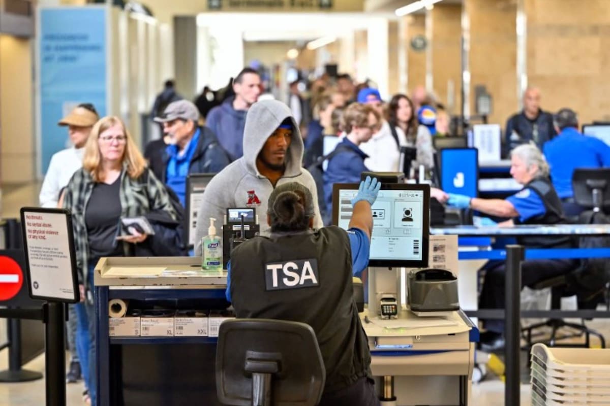 Un control de rutina de la TSA detectó algo oculto en un bastón de un pasajero