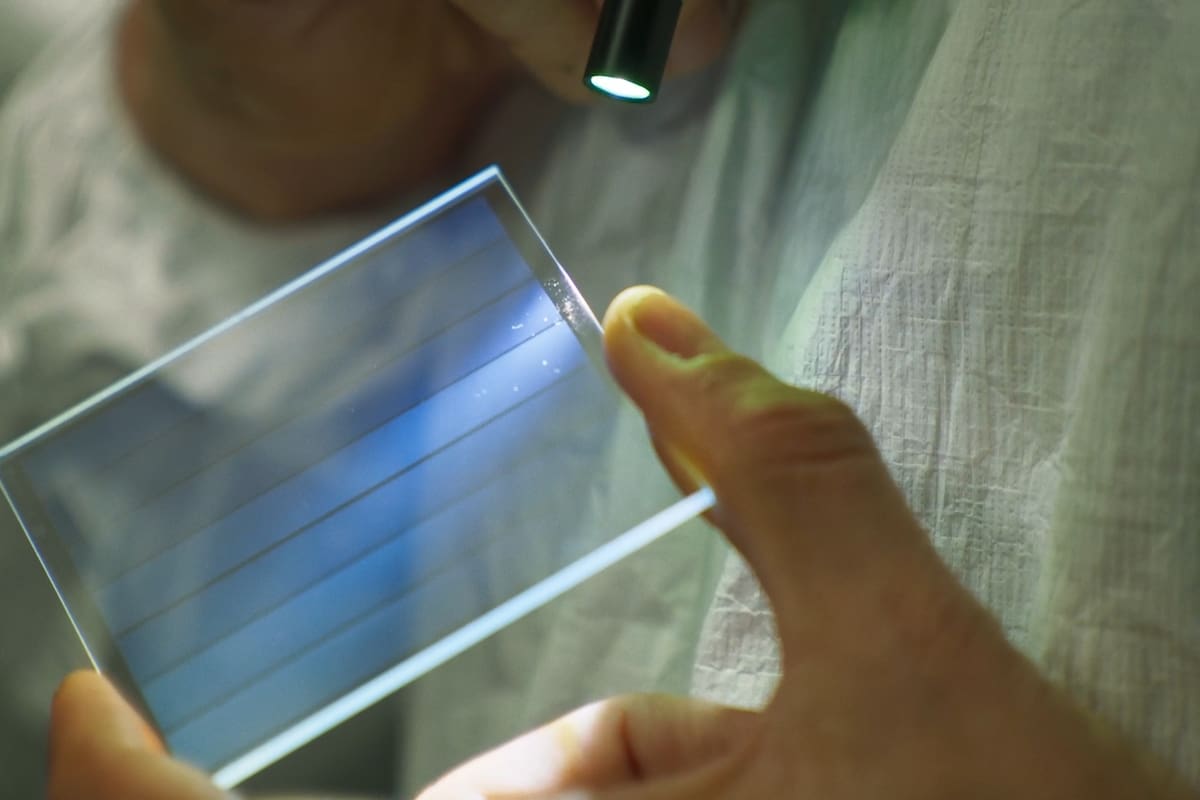 Un cristal de cuarzo creado por Microsoft, que guarda 7 TB de datos durante 10.000 años