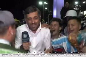 Un cronista alemán quedó en medio de los festejos por la Selección