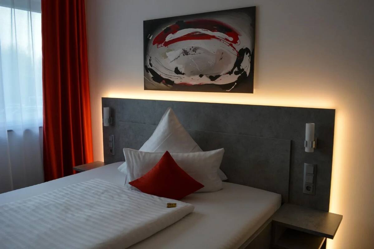 Un cuarto de hotel podría verse genial, pero tal vez no haya sido limpiado en un año