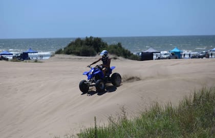Un cuatriciclo en la zona de El Arenal, Costa del Este.