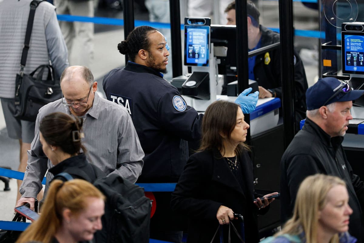 Un cubano quiso abordar un vuelo en Las Vegas pero su tarjeta de embarque no era válida, reaccionó violentamente