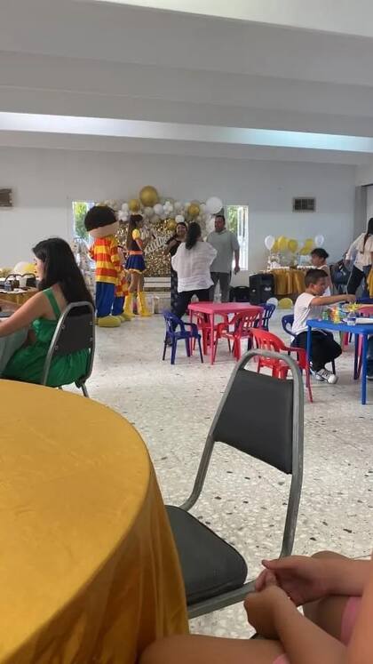 Un cumpleaños terminó de manera impensada para un niño que recibió sorpresas