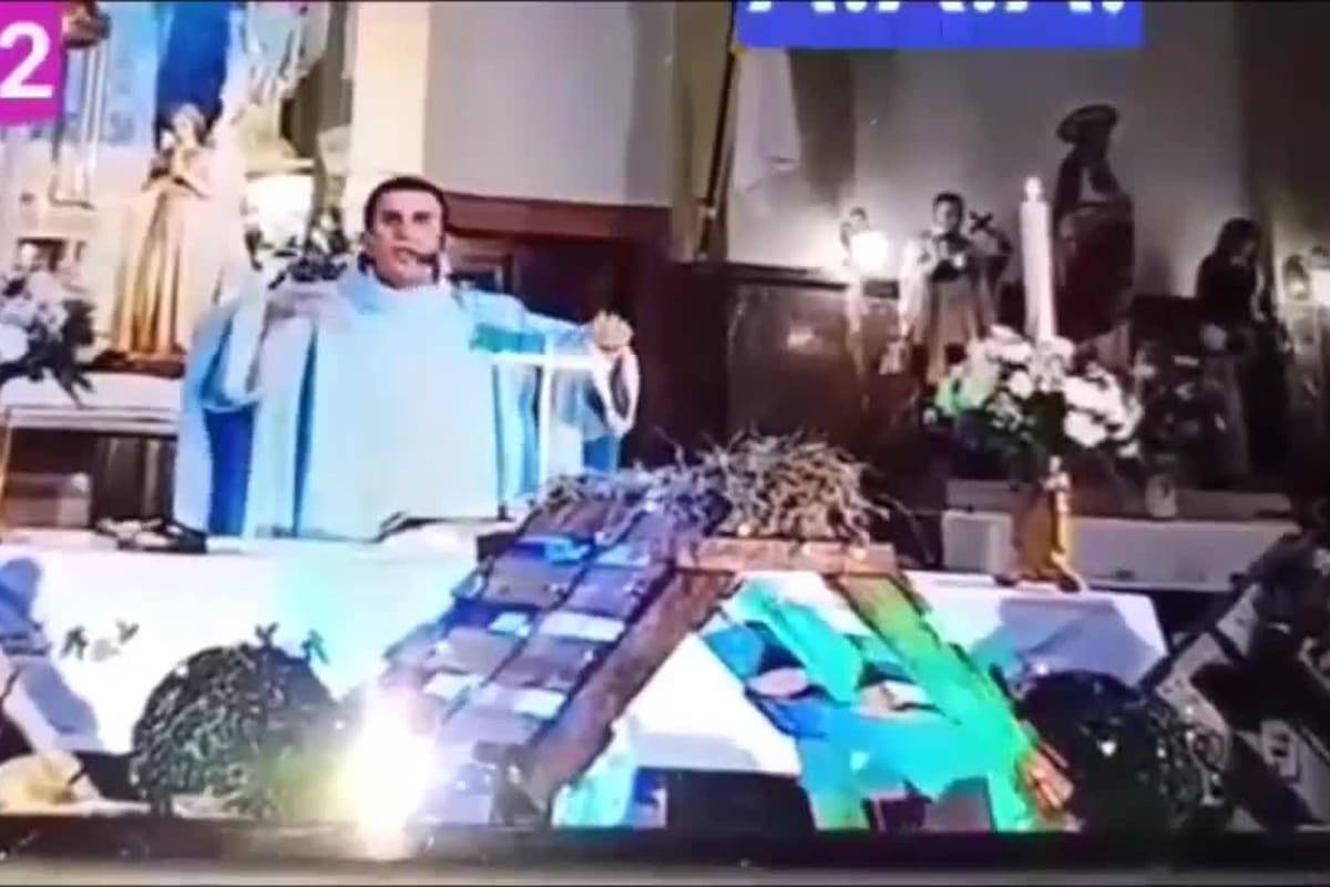 Un cura criticó a Axel Kicillof por el pase sanitario