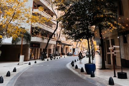 Un dato importante del último mes que también podría leerse como un signo de reactivación es una fuerte caída en la oferta de propiedades en venta