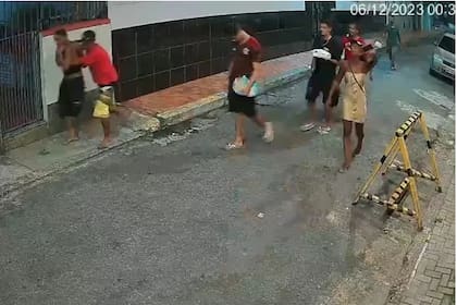 Un delincuente es atrapado tras ser perseguido por los "justicieros" en Copacabana
