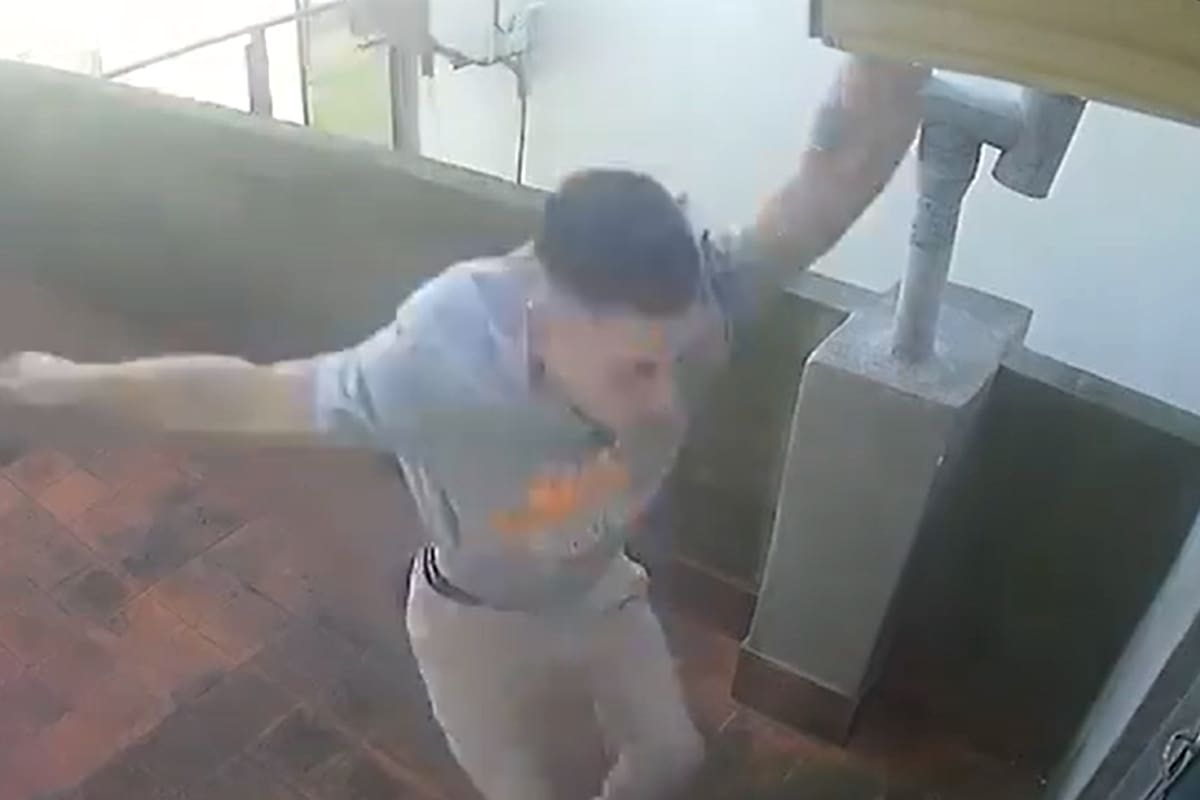 Un delincuente escapaba de la Policía en Mar del Plata, se tiró de un balcón y terminó quebrándose la espalda