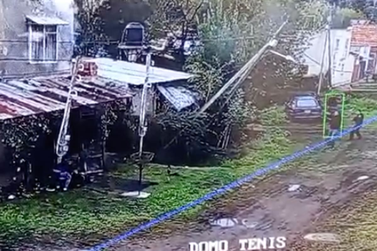 Un delincuente mató a uno de los policías que irrumpió en la casa en la que se había refugiado