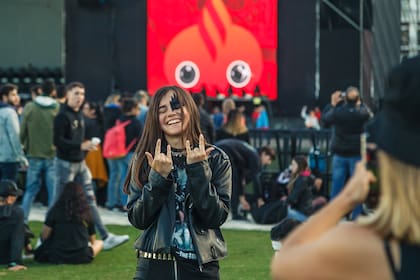 Un demonio a medio pintar en la previa del show