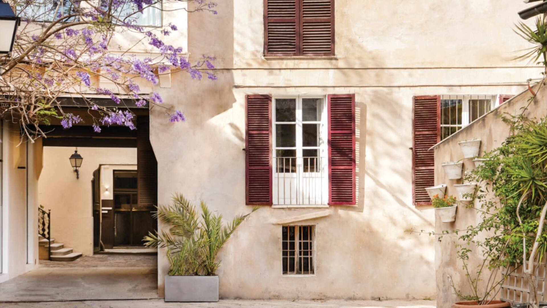 Un depto en ‘Can Net’, edificación de más de 300 años en la que se respira el auténtico espíritu mediterráneo de Palma de Mallorca.
