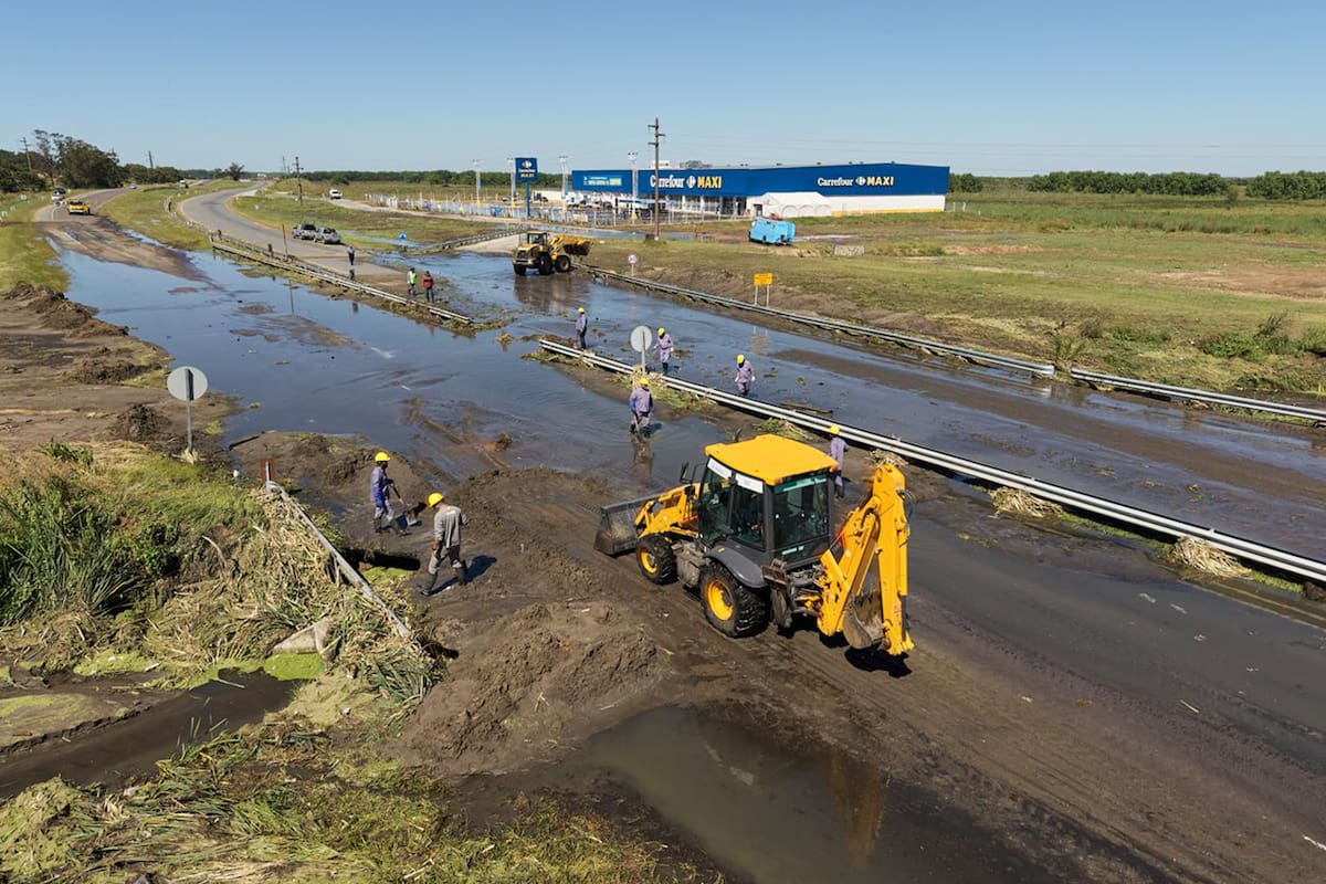 Un derrame de efluentes cloacales se produjo sobre la Ruta Provincial 11, en Pinamar