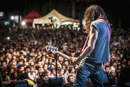 Un desarrollo de la universidad Claremont, en Estados Unidos, es capaz de predecir con un 97% de certeza si una canción será un éxito, en base a cómo reaccionaron voluntarios al escuchar una serie de hits, y cómo esa información alimenta un algoritmo de análisis