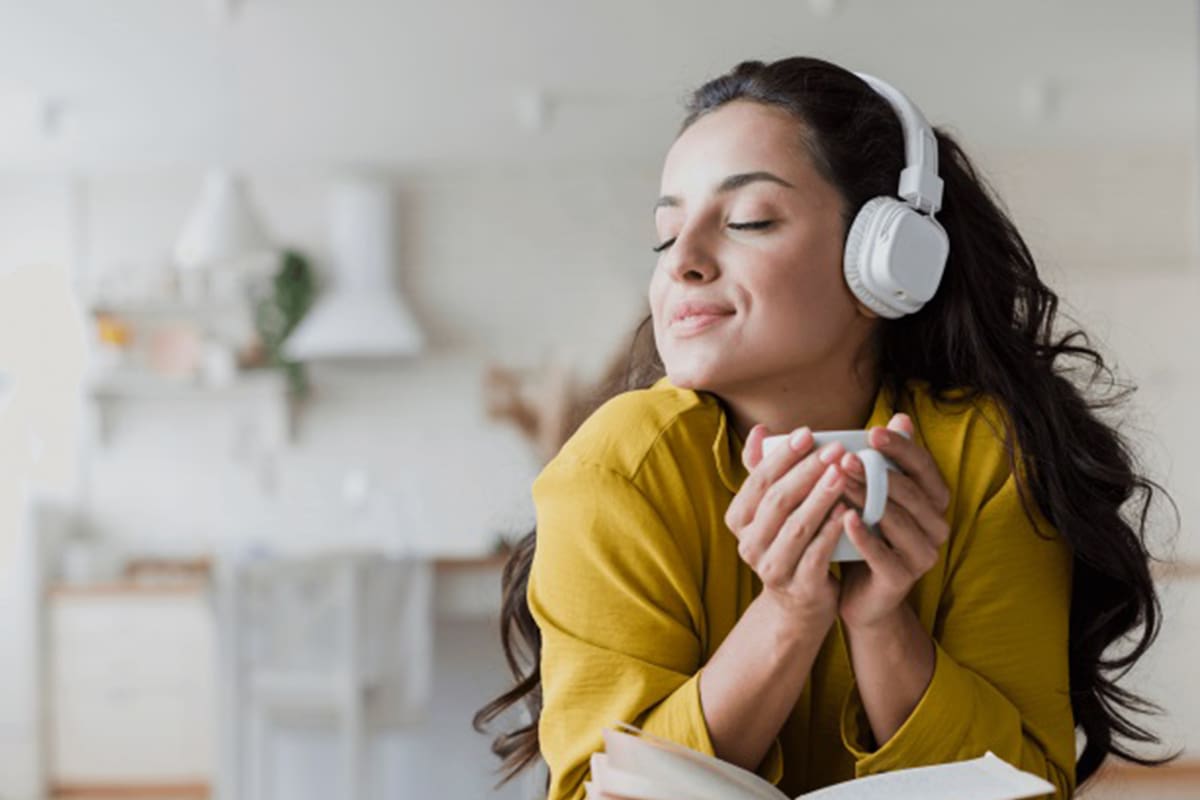 Un desarrollo de la universidad de Washington demostró que es posible crear auriculares con cancelación de ruido parcial, es decir, que permiten filtrar ciertos sonidos pero no otros, para anular el zumbido de una máquina pero dejar pasar el del timbre, o el llanto de un niño