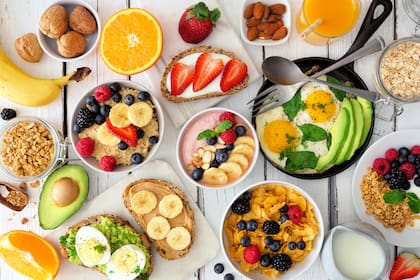 Un desayuno completo y saludable tiene que tener tres grandes nutrientes: proteínas, carbohidratos complejos y fibra