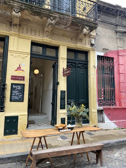 "Un desayuno tranquilo de sábado o domingo en Rajatabla, en San Telmo"