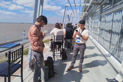 Un descanso frente al Río Paraná en La Fluvial, sede del SBF
