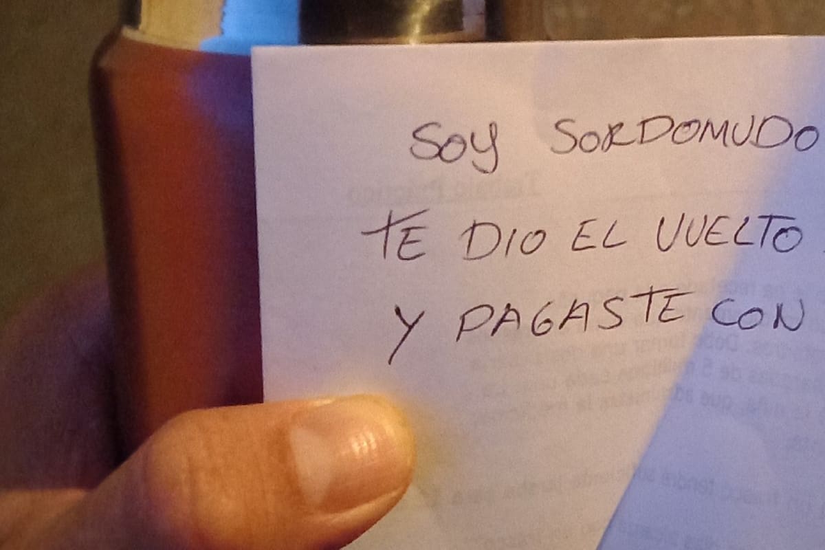 Un desconocido le entregó una mensaje sorpresivo mientras hacía running