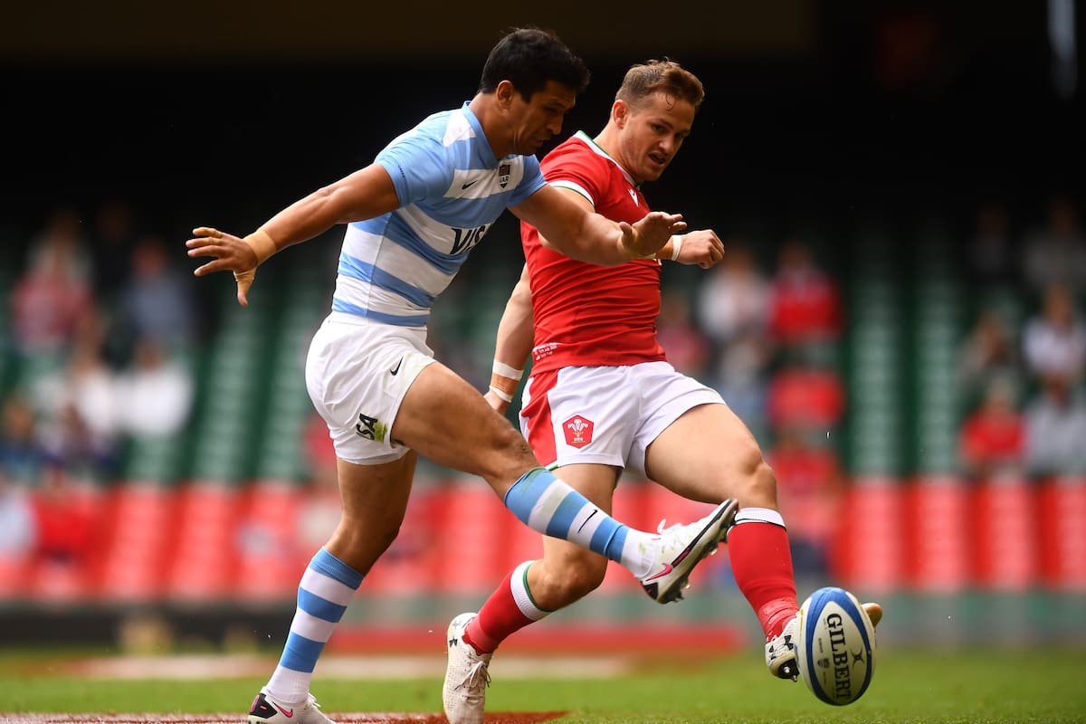 Un desgarro en el cuádriceps derecho elimina del Rugby Championship por tres o cuatro semanas a Matías Moroni; una baja importante en un sector, el de los backs, que necesita una urgente mejora en los Pumas.