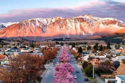 Un destino donde montañas, lagos y bosques milenarios se combinan para ofrecer experiencias inolvidables en cada estación del año