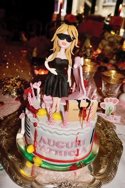 Un detalle de la torta, con una muñeca inspirada en la cumpleañera.
