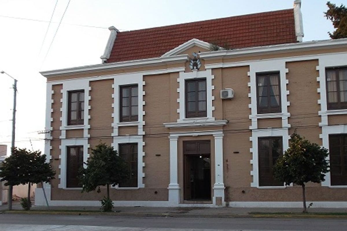 Un detenido es un policía de La Carlota; el otro el padre de la menor.