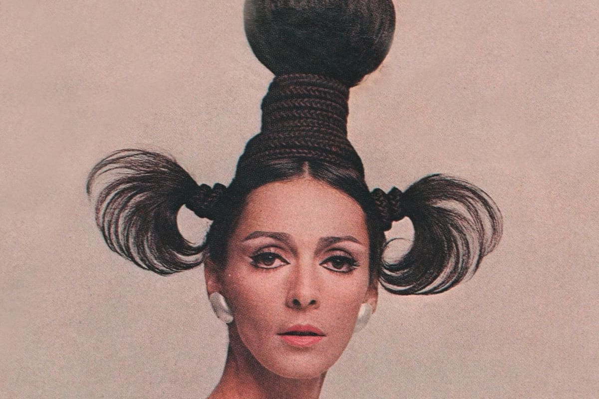 Un día como hoy nació Kouke Denis, mannequinn estrella de los grandes diseñadores de la época dorada de la alta costura. Con la misma figura y una mente joven, revive los años en que fue protagonista de un mundo de glamour que, según ella, ya no existe más.