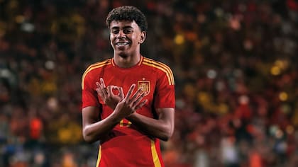 Un día después de cumplir 17 años, el español Lamine Yamal procurará conquistar la Eurocopa frente a Inglaterra, en la final de Alemania 2024.
