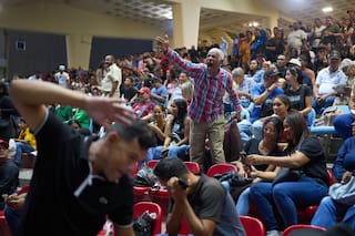 Un día en el hipódromo: los venezolanos encuentran alegría pese a la agitación política